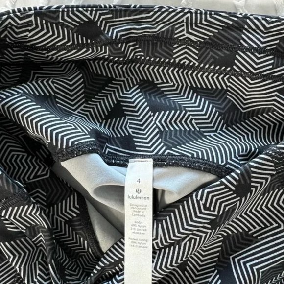 Lululemon Swift Speed 28 inch Textured Labyrinth Black Light Cast - Picture 6 of 7